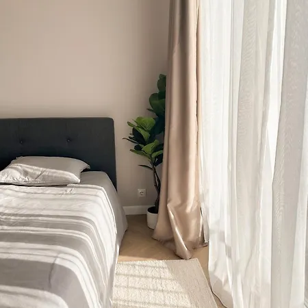 Cozy Top-floor In アパート